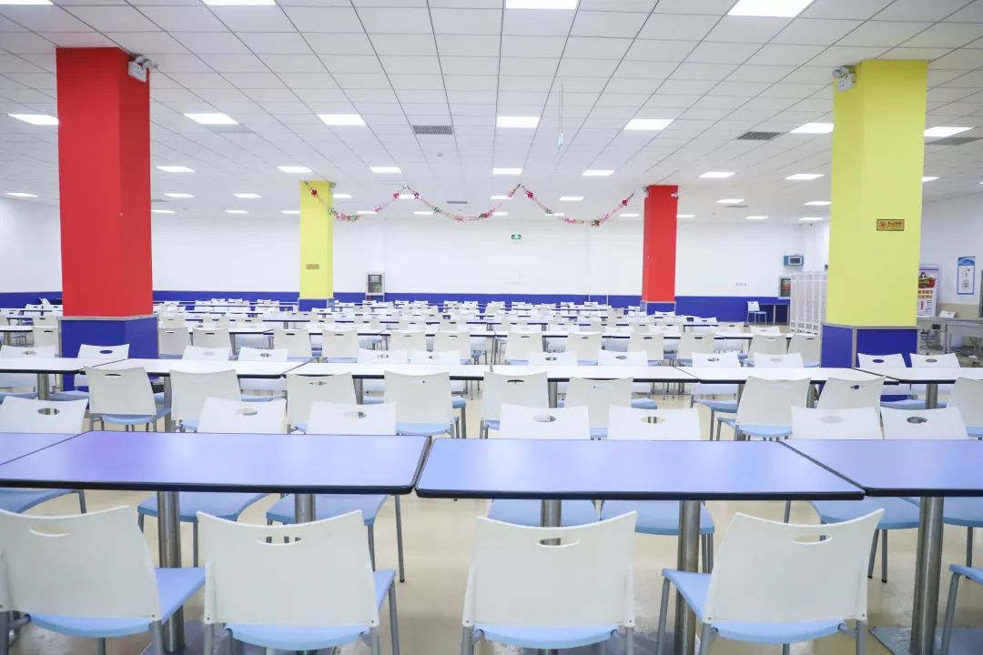 北京新府学外国语学校食堂