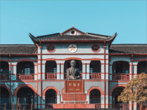华东政法大学雕像
