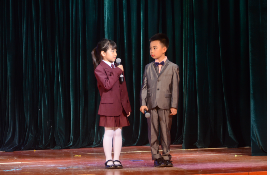 北京爱迪国际学校双语小学部的小小主持人