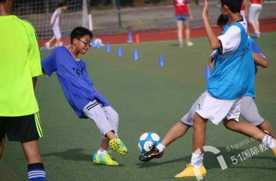 苏州市青少年校园足球精英训练营在中加枫华校园开营啦!