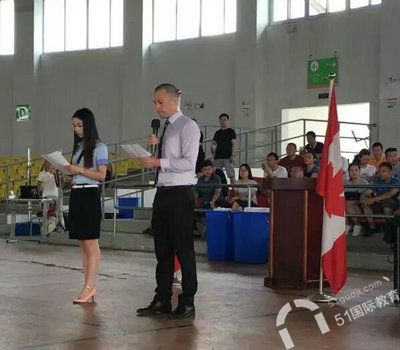 中加枫华国际学校2016高一新生军训汇演现场