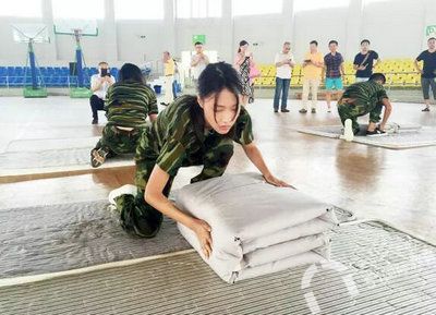 中加枫华国际学校2016高一新生军训汇演：模范兵
