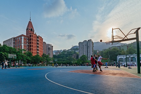 川外国际高中篮球场