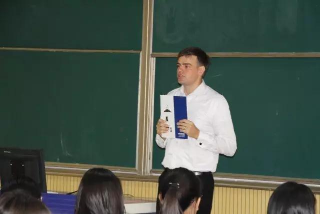 上海艾文豪国际学校新学期开学的第一天
