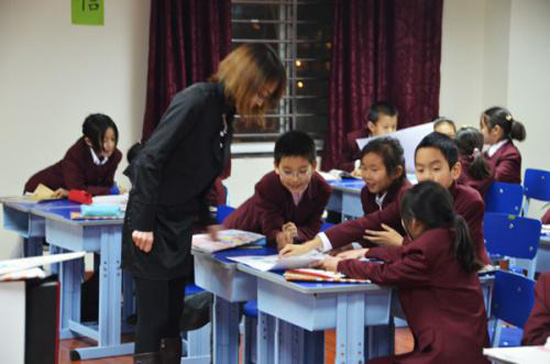 北京爱迪学校小学采用什么教材？