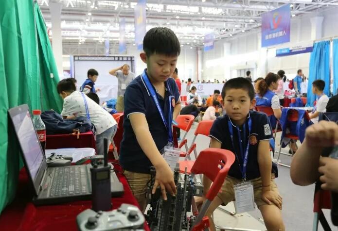 北京王府外国语小学出战VEX机器人世界锦标赛中国选拔赛