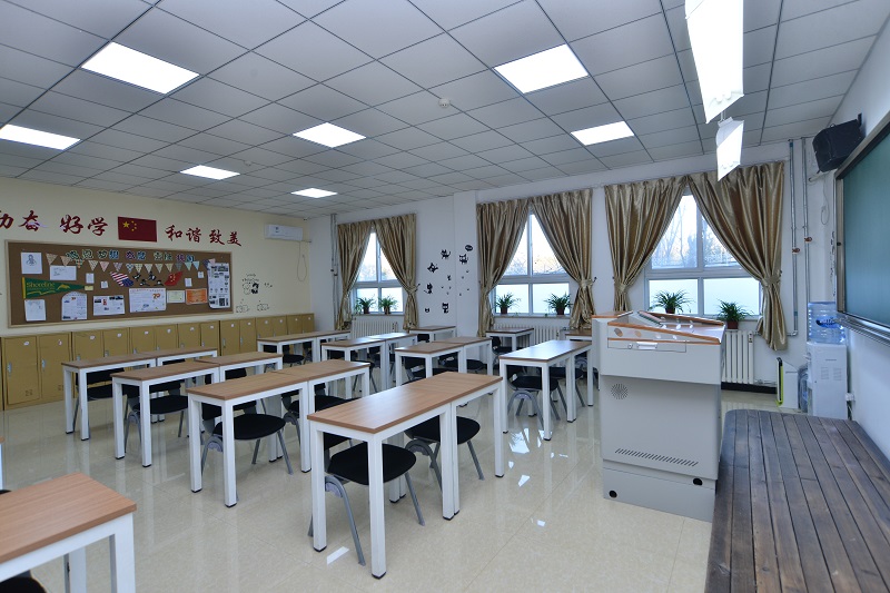 北京中关村外国语学校教室