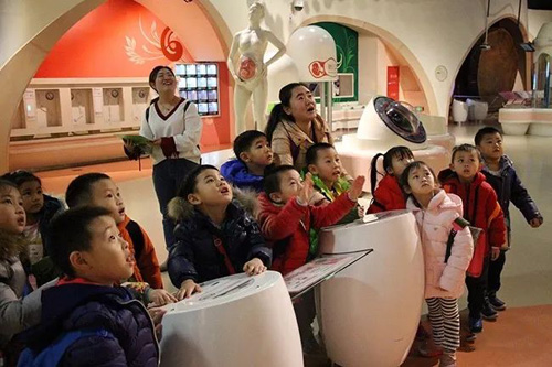 北京王府幼儿园孩子参观人体奥秘体验馆
