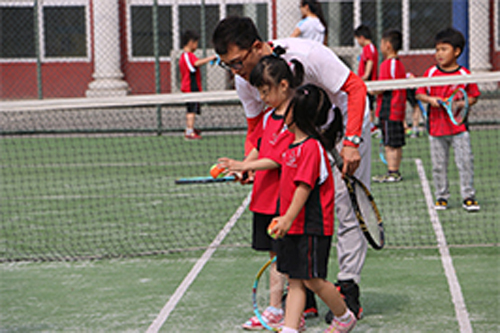 北京艾迪国际学校网球课程