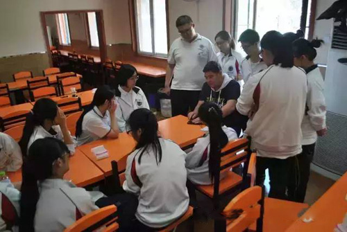 北京新桥外国语高中学校中国国家课程的同学