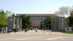 北京外国语大学国际高中校门