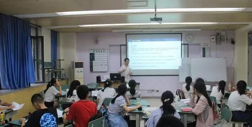 成都七中国际部国际学生领导力训练营开营啦！