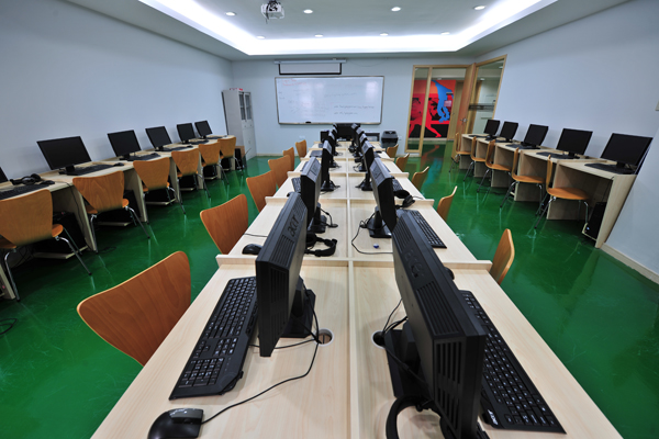 上海教科实验中学计算机房