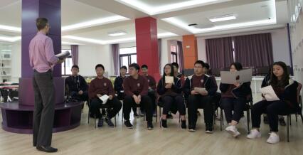 美国诺科学校上海分校外教老师在上课