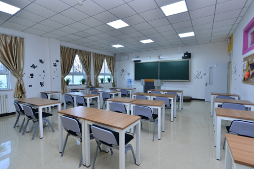 北京中关村外国语学校教室