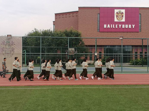 黑利伯瑞国际学校10年级新生军训风采！