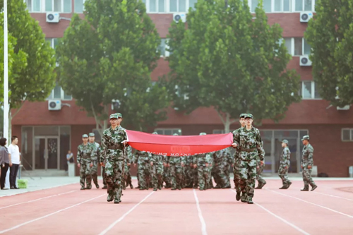 北京王府学校学生军训开营式