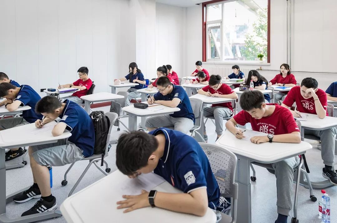  北京王府学校手机使用管理