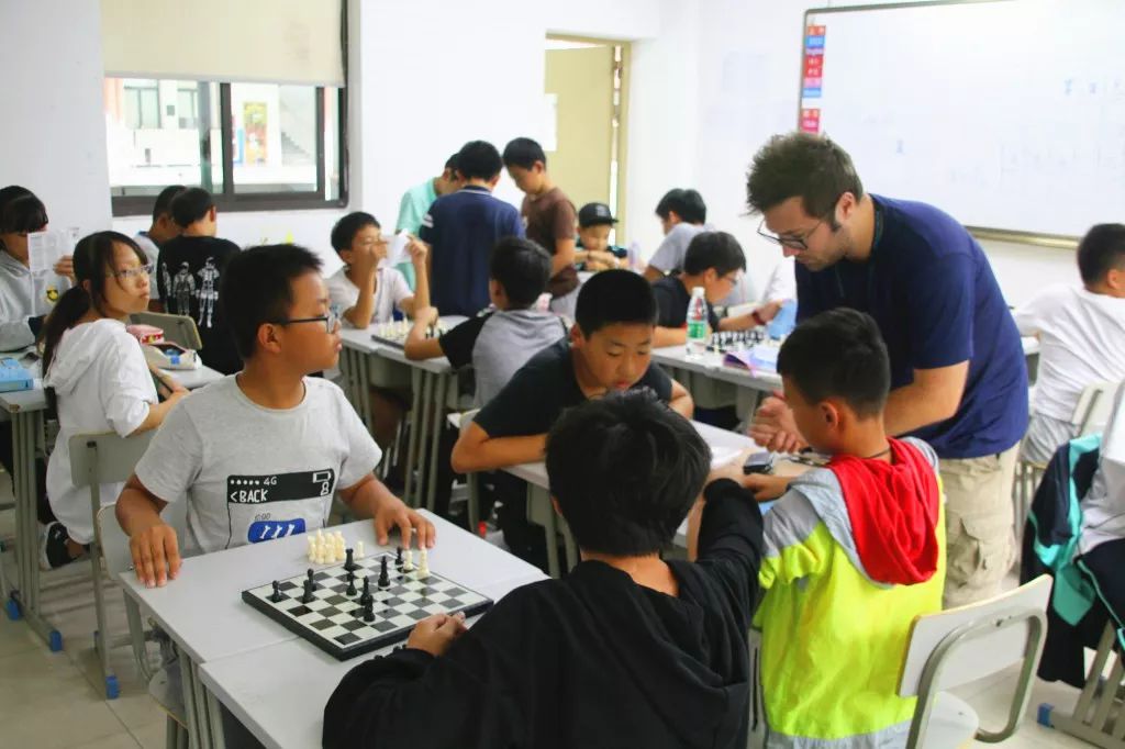 中加枫华初中部多元智能课程——国际象棋