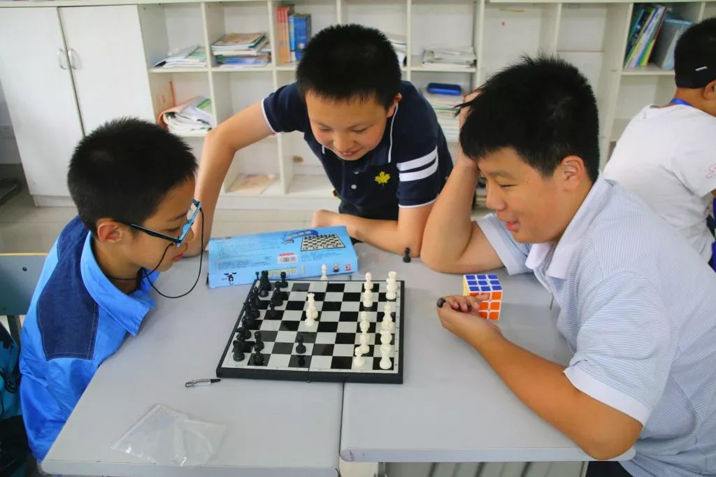 中加枫华初中部多元智能课程——国际象棋