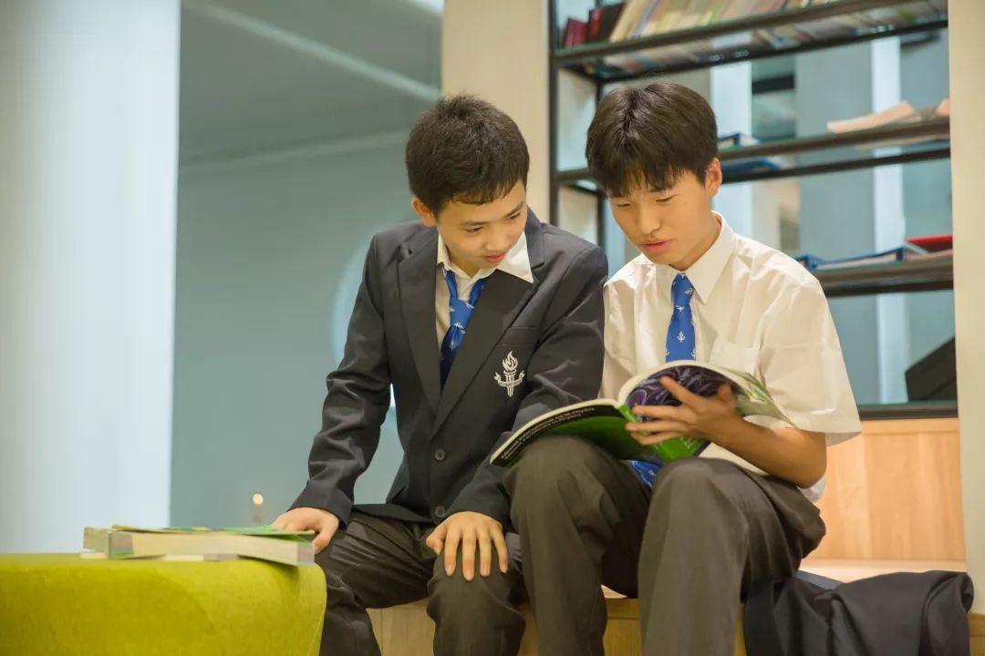 上海阿德科特学校图书馆举办捐赠图书活动
