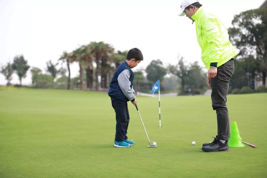  上海帕丁顿小学一年级高尔夫课程体验纪实