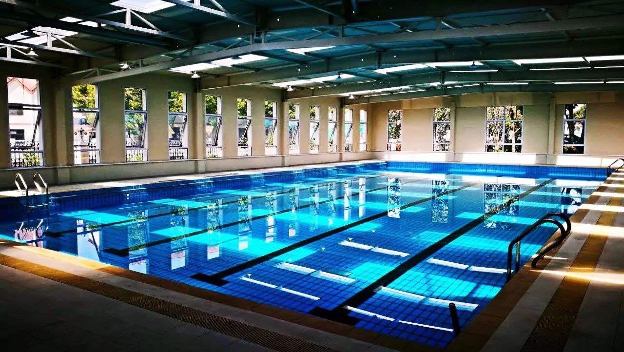 美华学校室内游泳馆