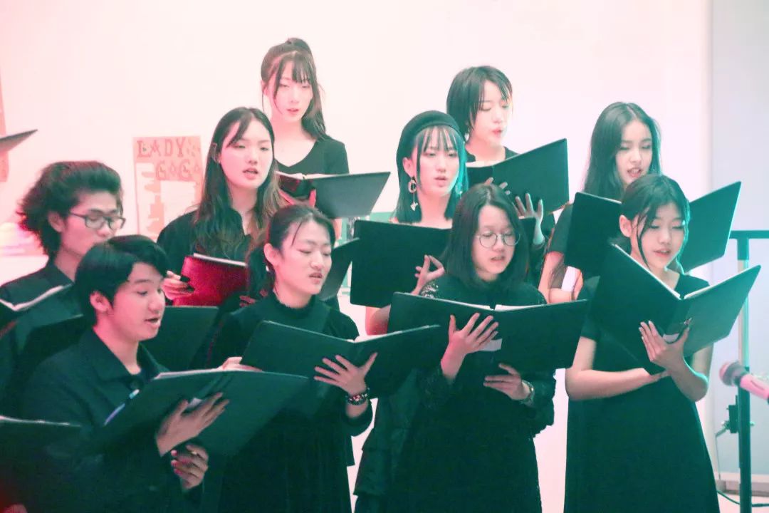 中加枫华国际高中部合唱团