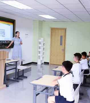 北京新府学外国语学校教室