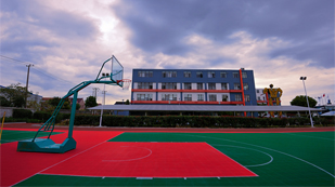 上海常青艺术进修学校日本高中篮球场