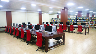 王府学校电子阅览室