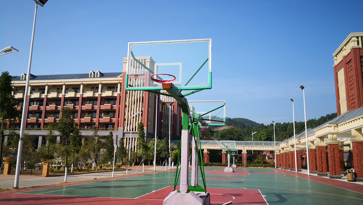 广外佛山外校——帕切利国际高中篮球场.jpg
