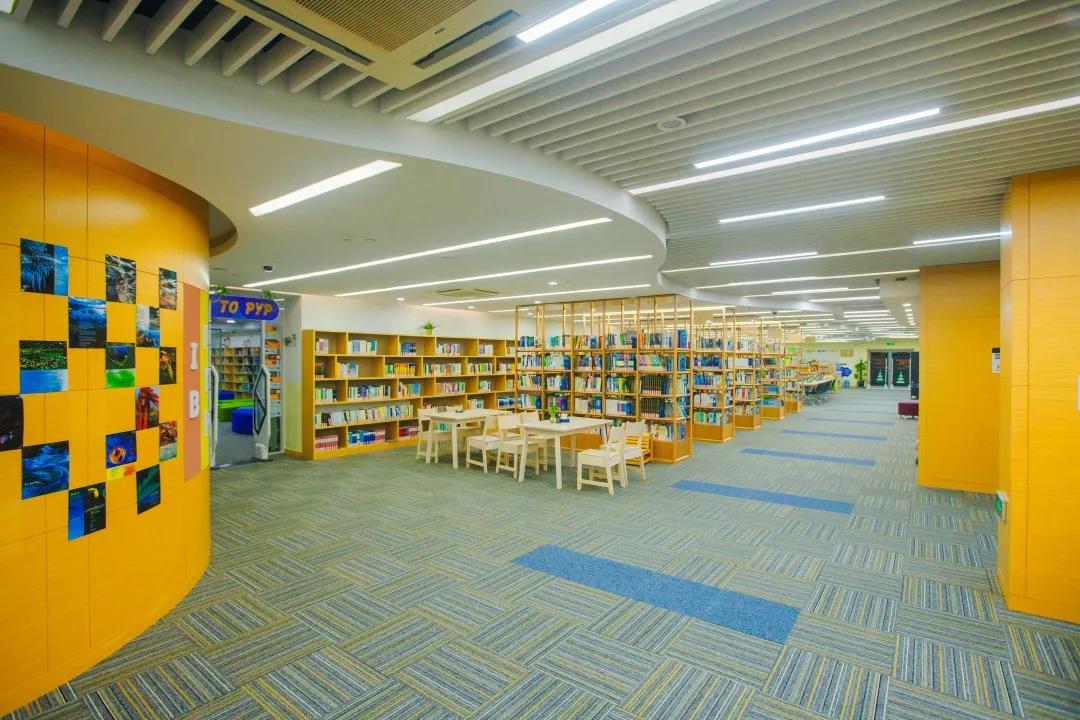 苏州科技城外国语学校图书馆.jpg