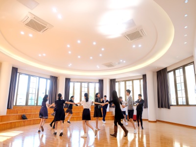 英莲寰球国际学校舞蹈室