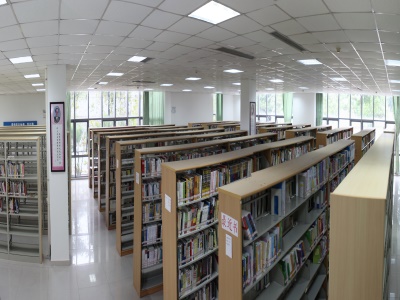 广东实验中学附属天河学校图书馆