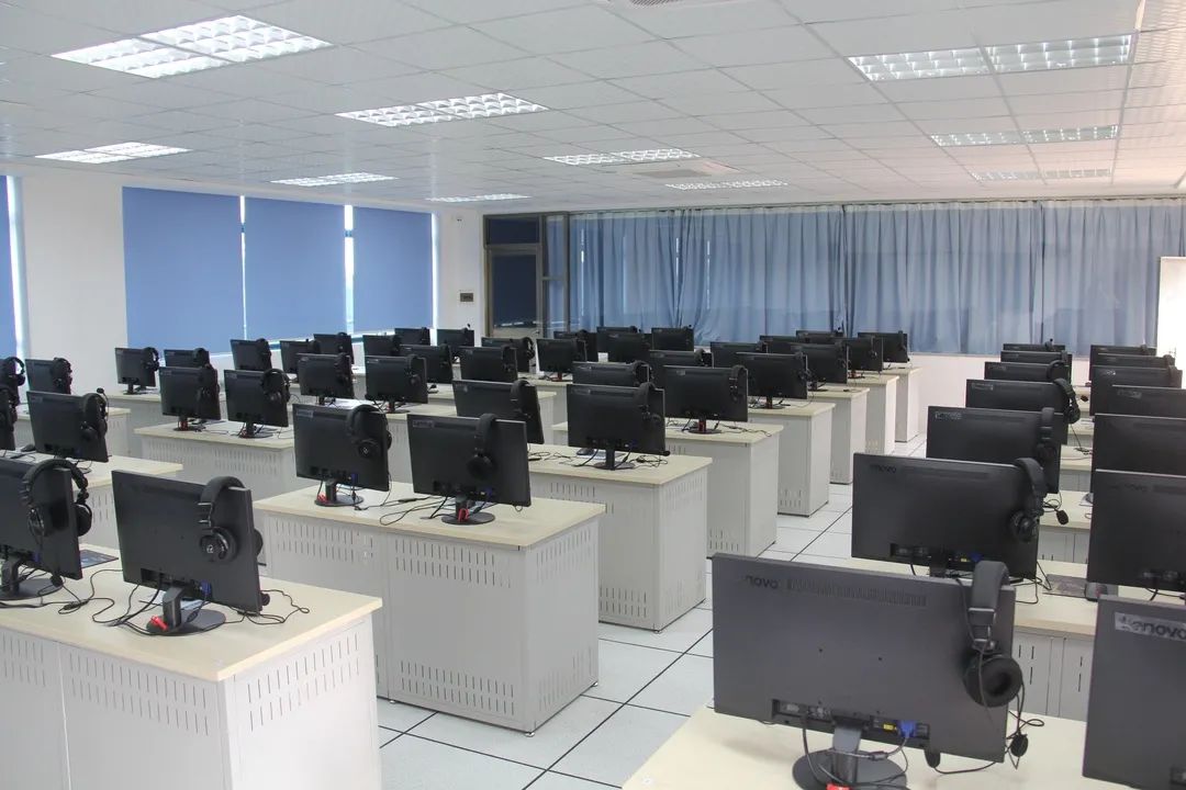 广州象贤中学国际部电脑教室