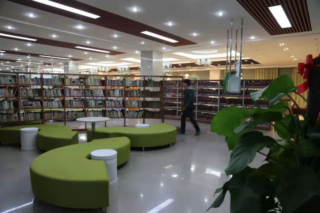 郑州第九中学国际部图书馆