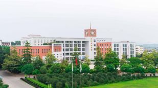 广州商学院Alevel国际课程中心建筑——大钟