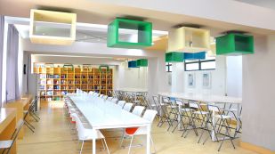 上海光华学院剑桥国际中心阅览室