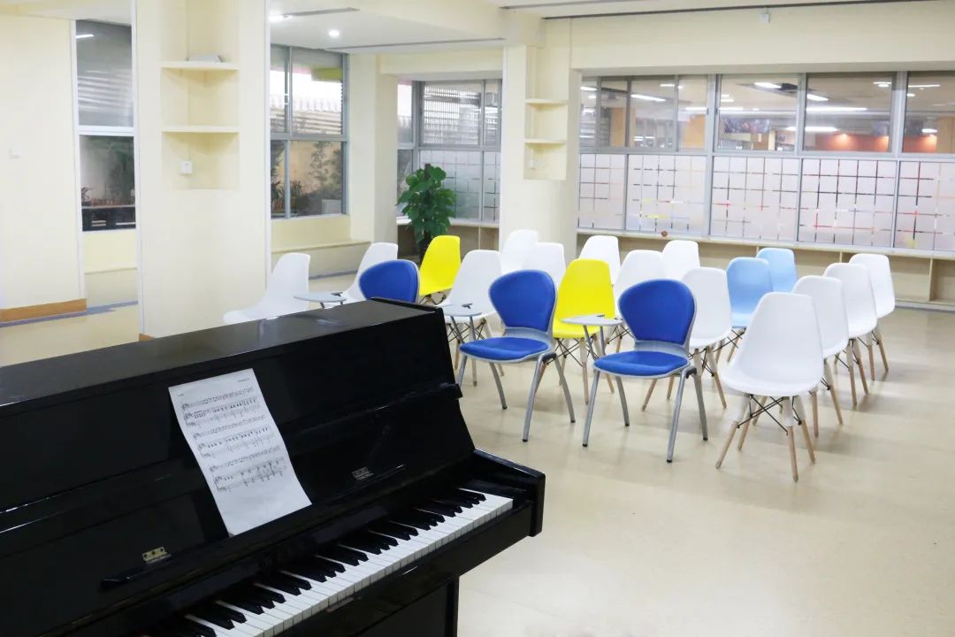 广州IMA国际传媒艺术高中音乐教室.jpg