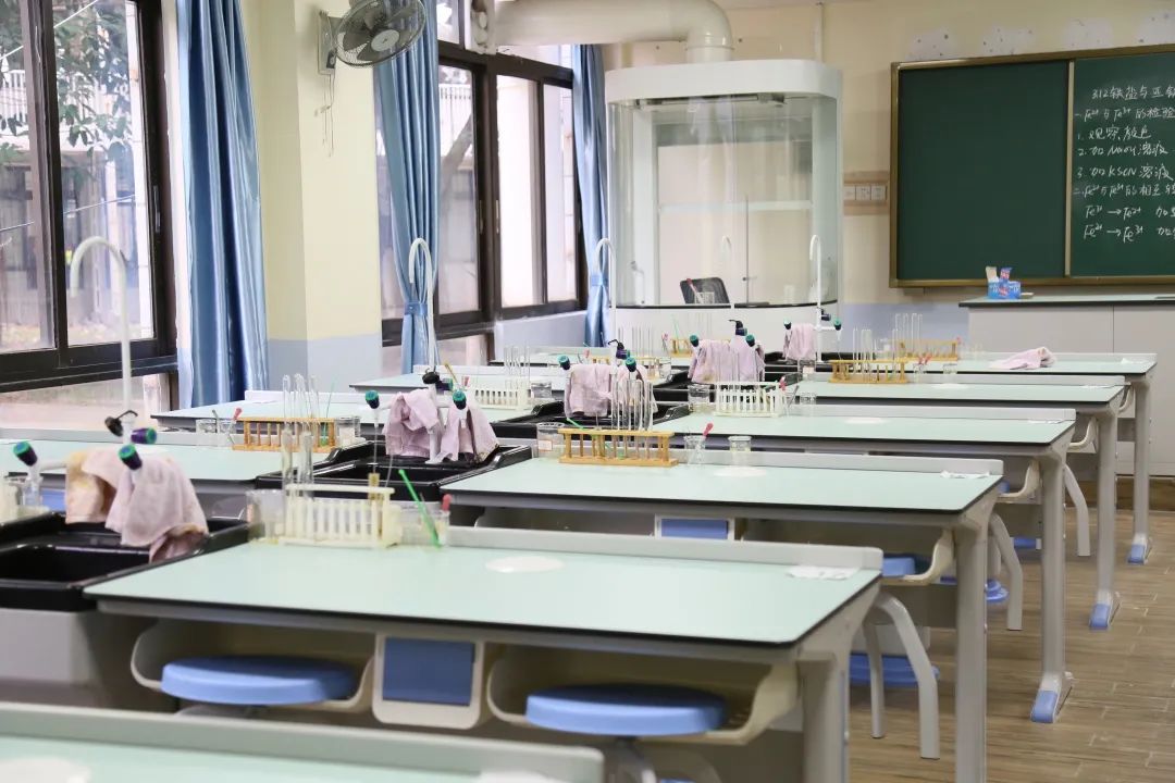 广州英豪学校教室.jpg