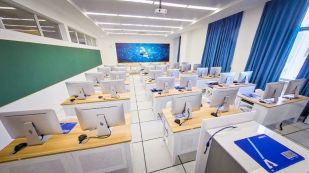 广州亚加达国际预科青藤学院计算机教室