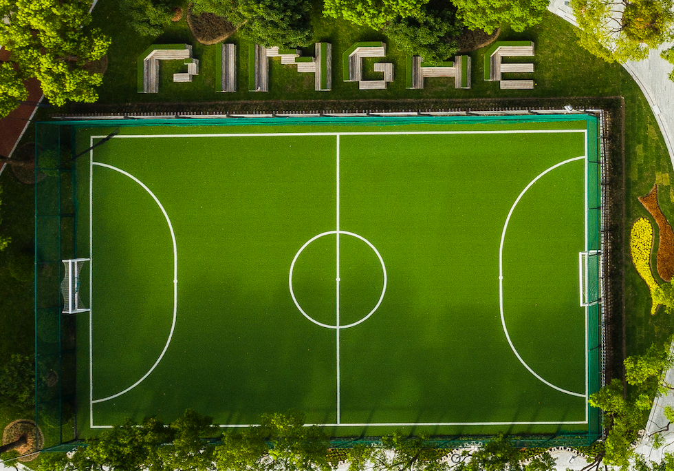 上海市民办平和学校足球场.png