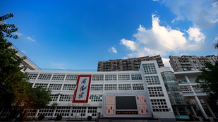 深圳市第三高级中学中美双学籍班升旗台