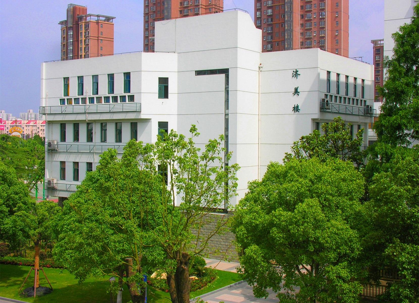 上海建平中学教学楼.jpg