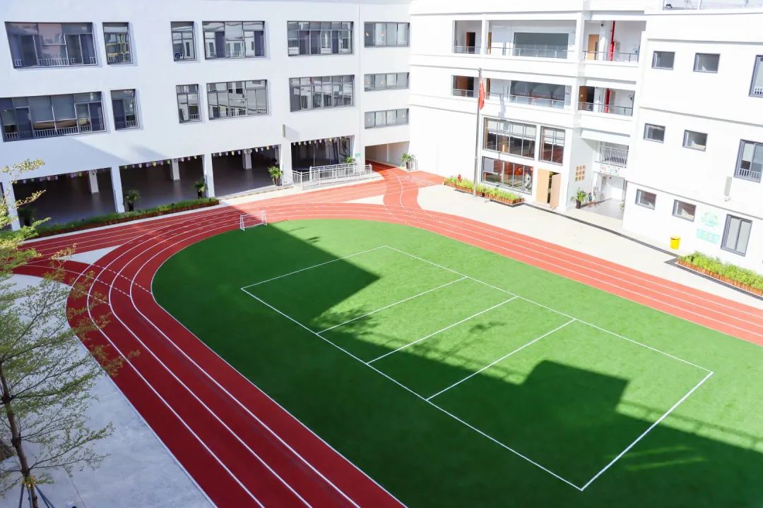 汇景新城实验小学环形跑道.jpg