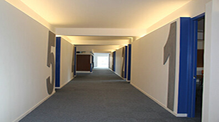 美国Lee Academy高级中学(上影校区)：教学走廊