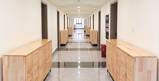 成都市新津区成外学校教学楼走廊