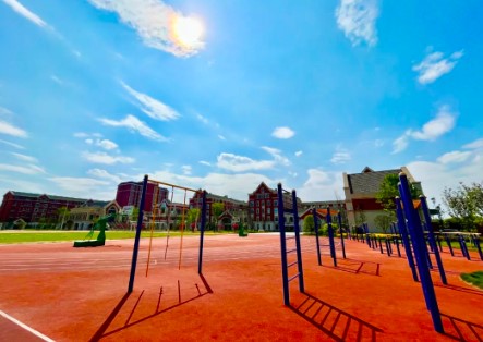 成都市新津区成外学校操场