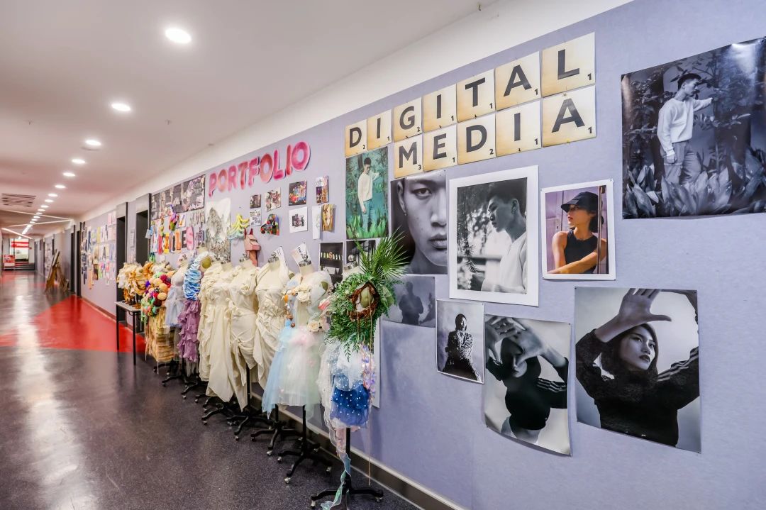 耀华学校上海古北校区作品展示走廊